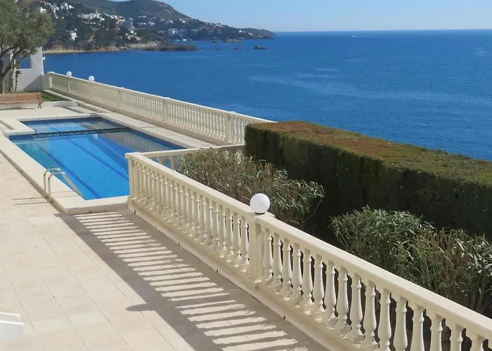 Superbe Appartement Premiere Ligne Avec Piscine