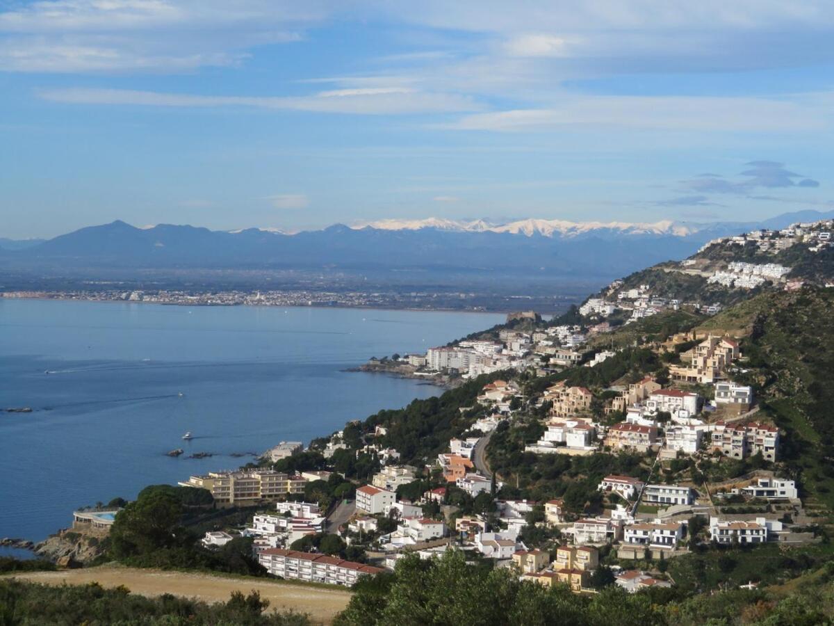 Appartement Superbe Premiere Ligne Avec Piscine Roses