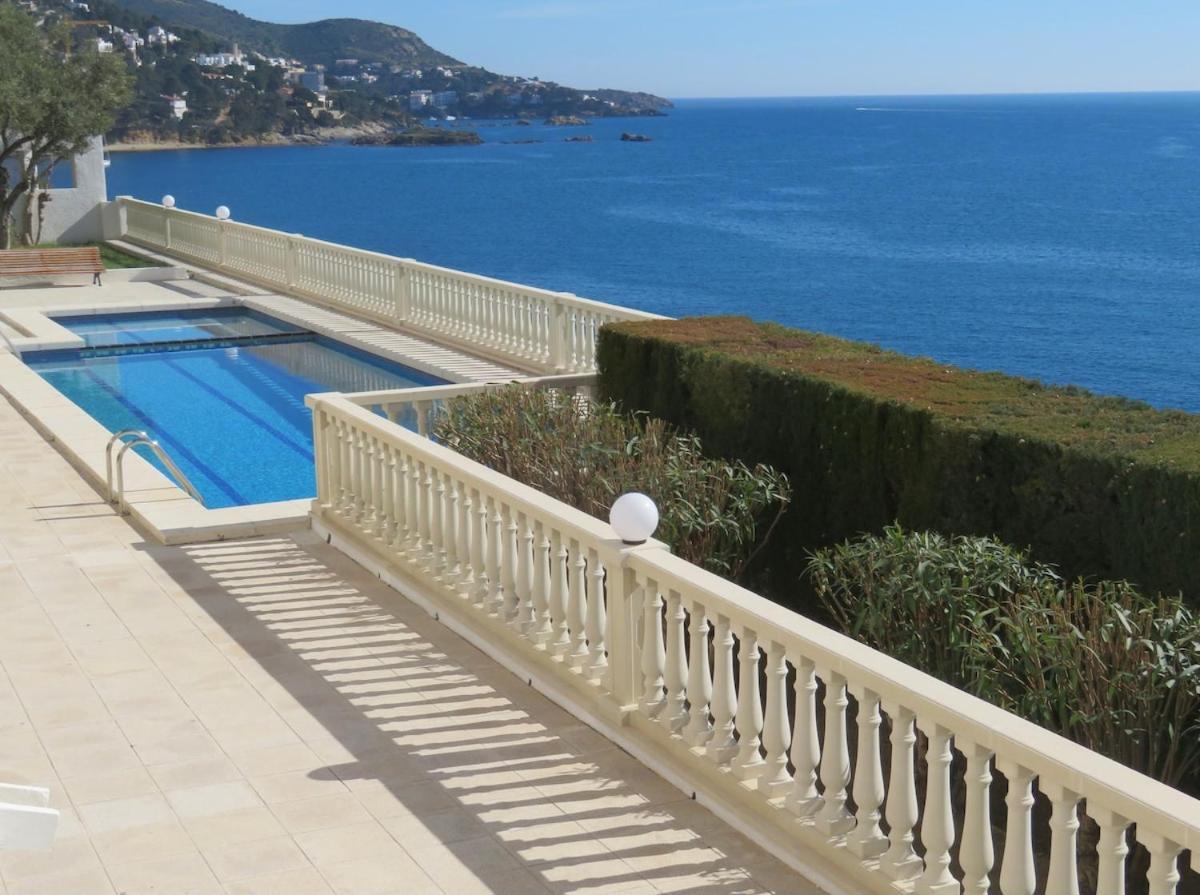 Appartement Superbe Premiere Ligne Avec Piscine Roses
